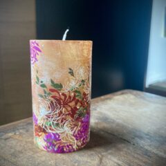菊をあしらった贈り物キャンドル ─ 贈る想いと花のかたち〜